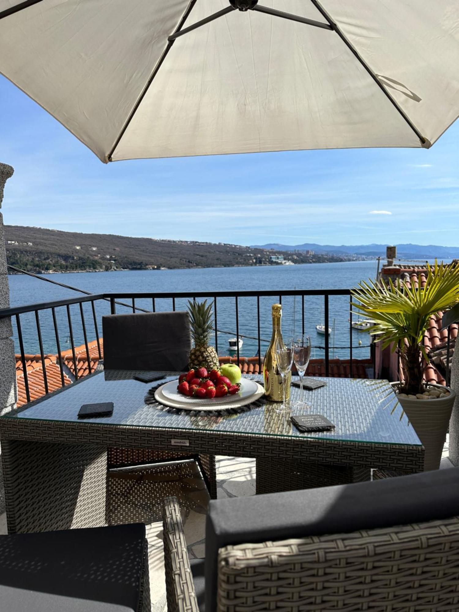 Villa Volos Apartment Karmen With Roof Terrace, Sea View, Free Private Parking 오파티아 외부 사진